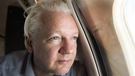 biografia de julian assange